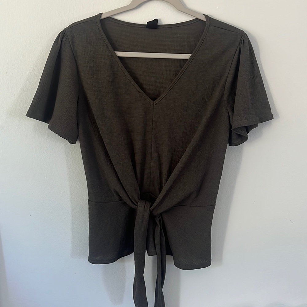 Young adult contemporary top
